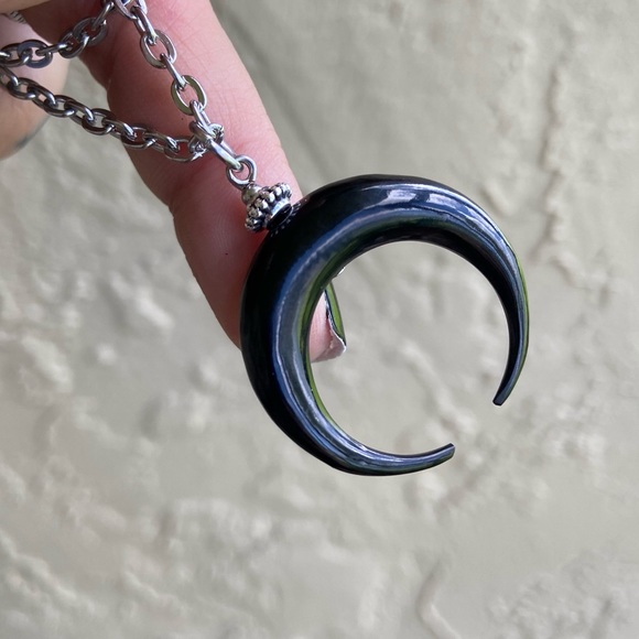 Handmade maille choker & Black crecent moon lunula horns charm goth necklace - Picture 5 of 13